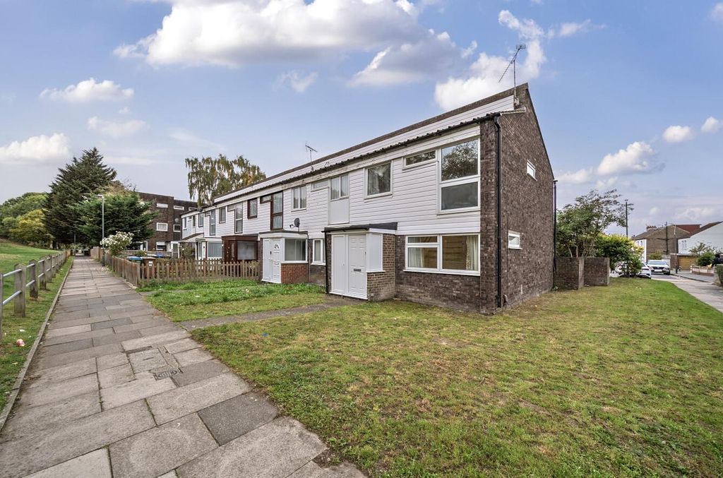 Property photo 1 of 22 1369273-1-68Ef540289981 .Jpg