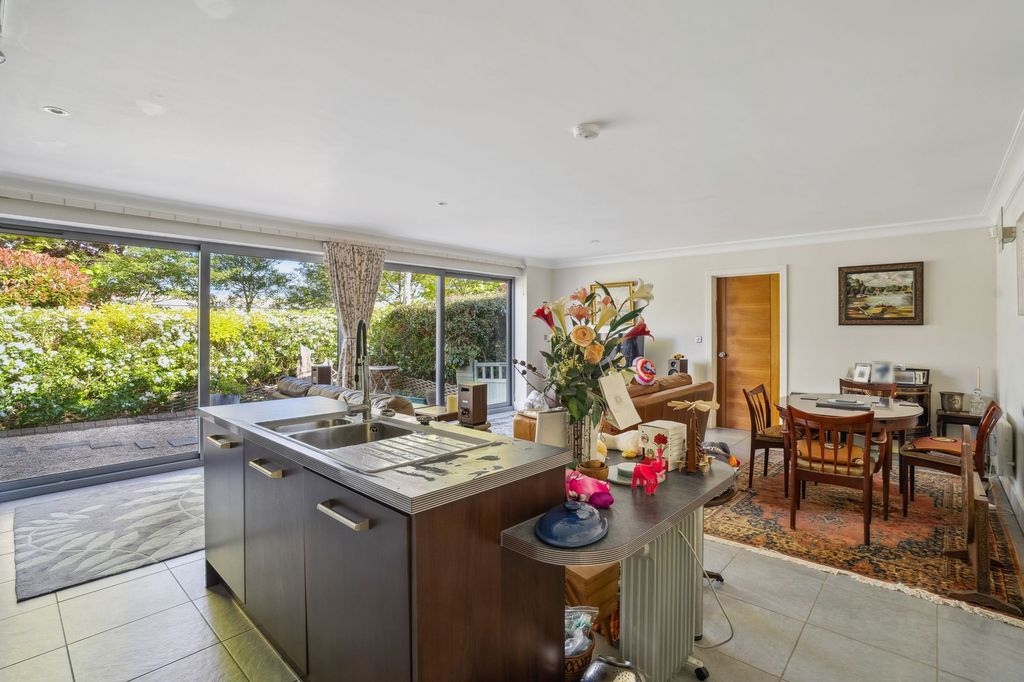 Property photo 3 of 10 Kitchen Diner