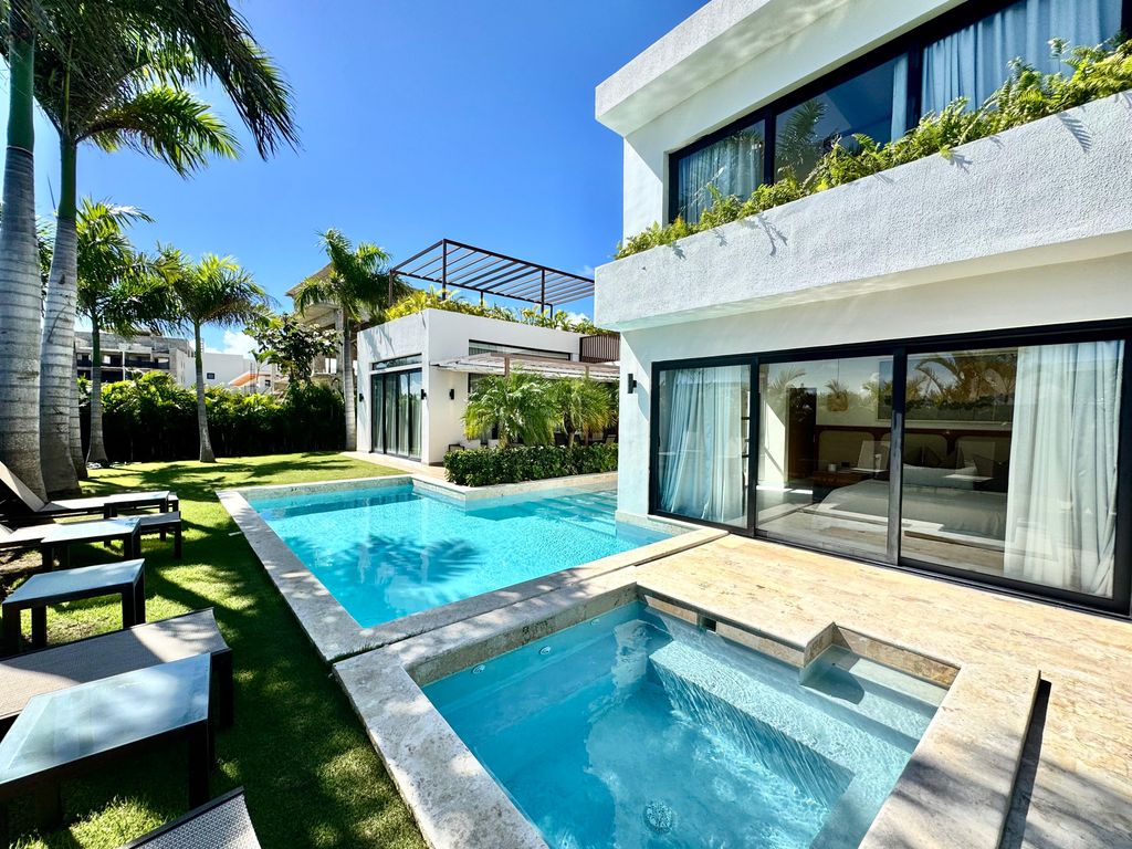 Property photo 2 of 35