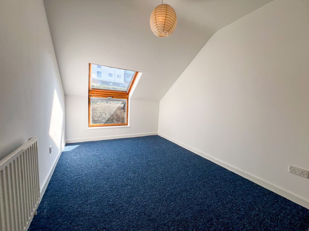 Property photo 3 of 12 F3E8Bad2-2409-4356-A79c-105Fd00B67A4