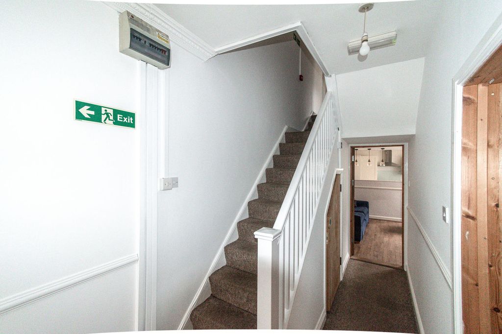 Property photo 3 of 27