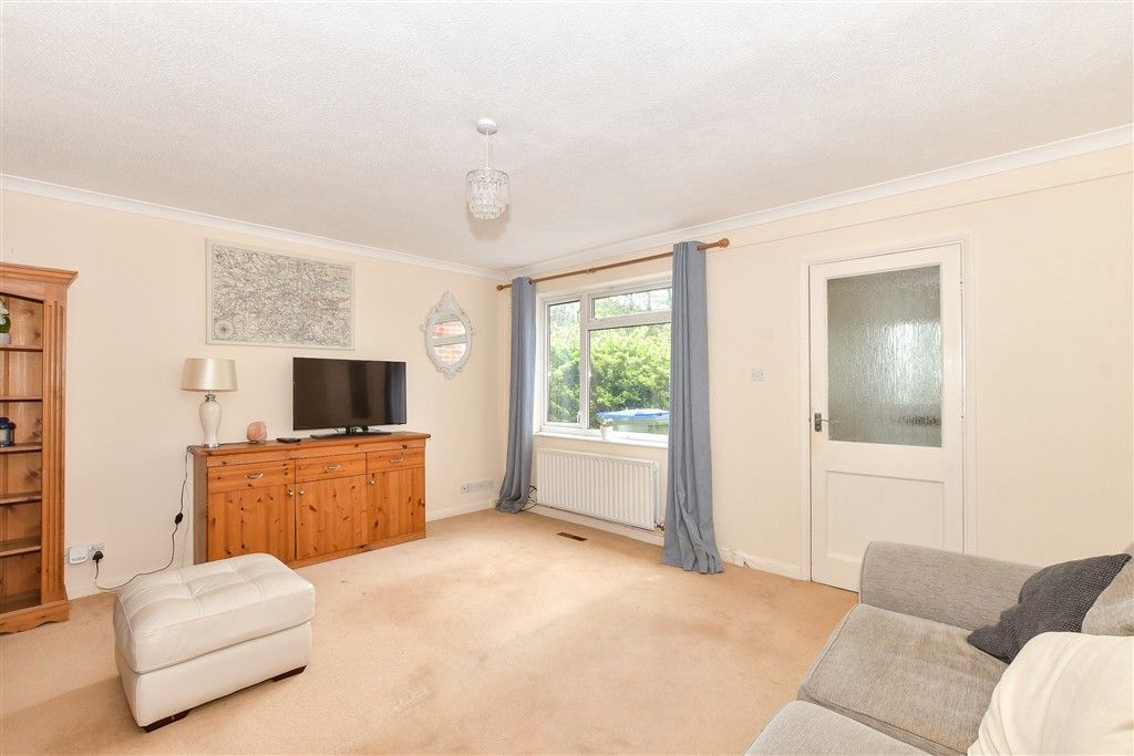 Property photo 2 of 14 Lounge