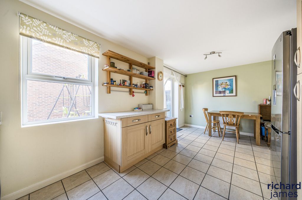 Property photo 2 of 20 275B416830B842A7A951d5Fcf969F6B2