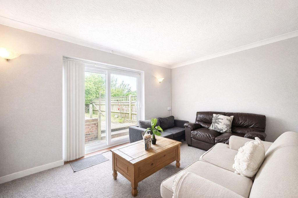 Property photo 1 of 9 Photo 12