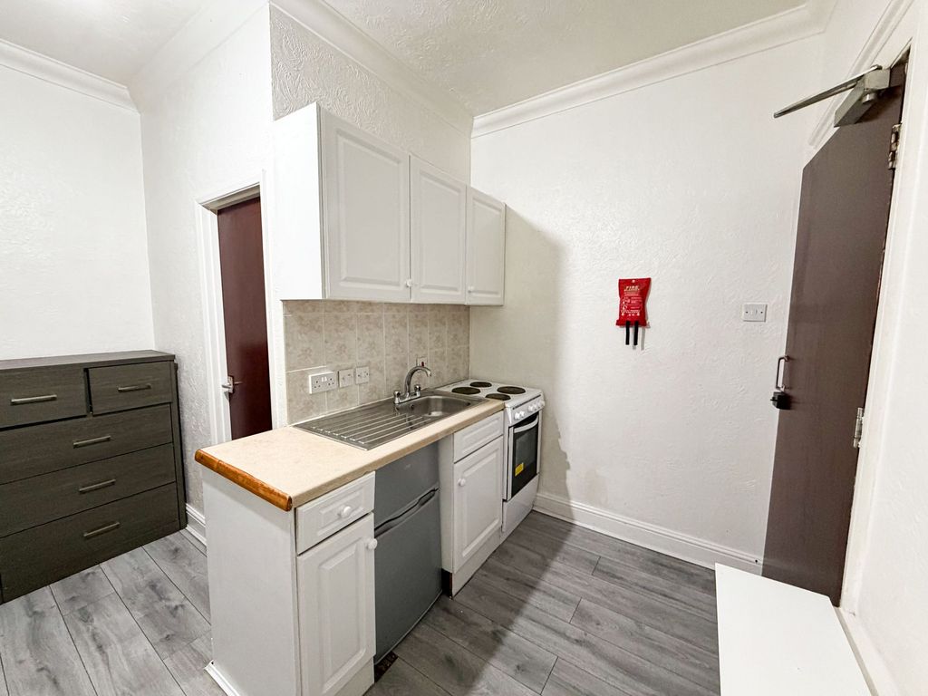 Property photo 2 of 6 Eastern Rd Rm1