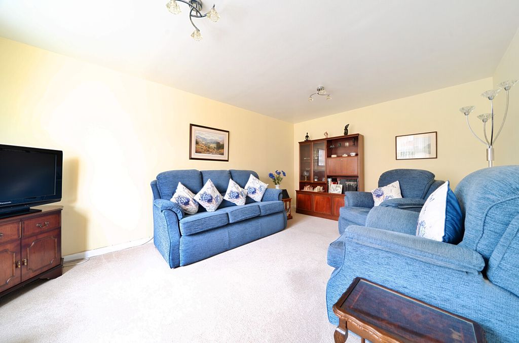 Property photo 2 of 12 1434574-33-69c2Ff...