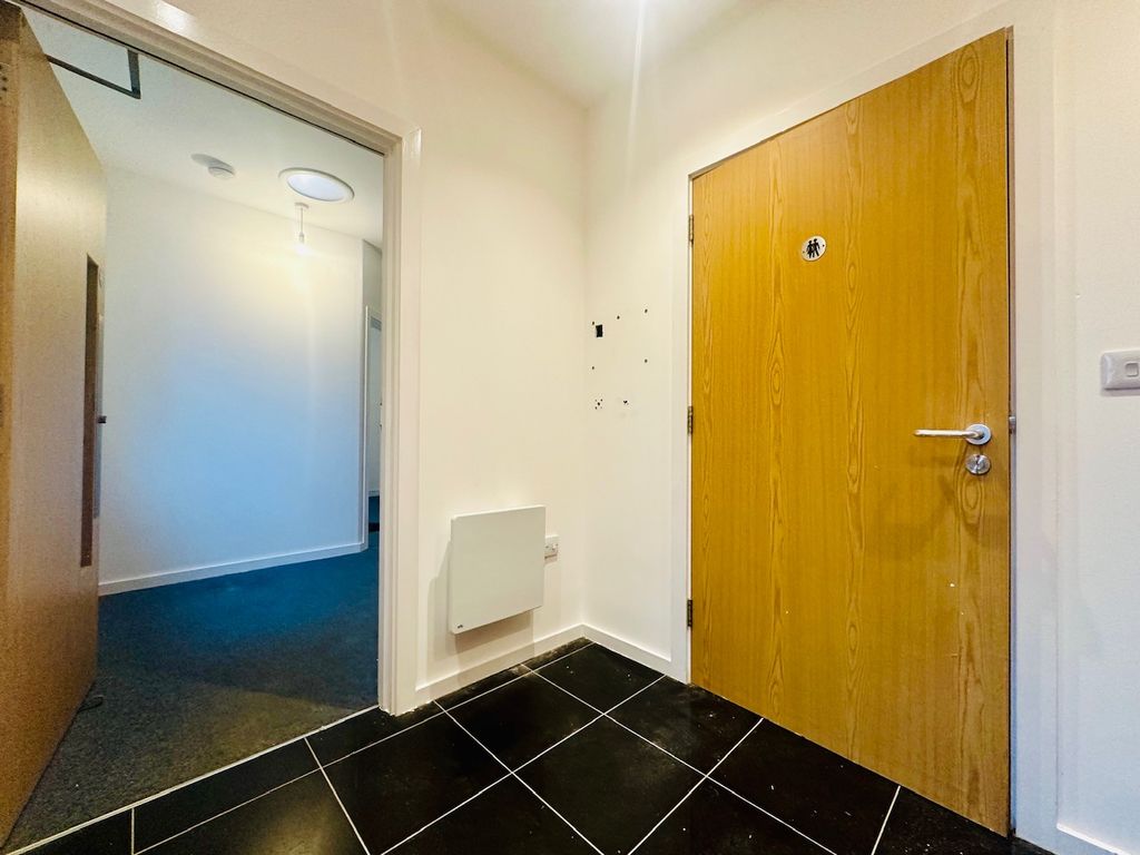 Property photo 2 of 10 Entrance Hall
