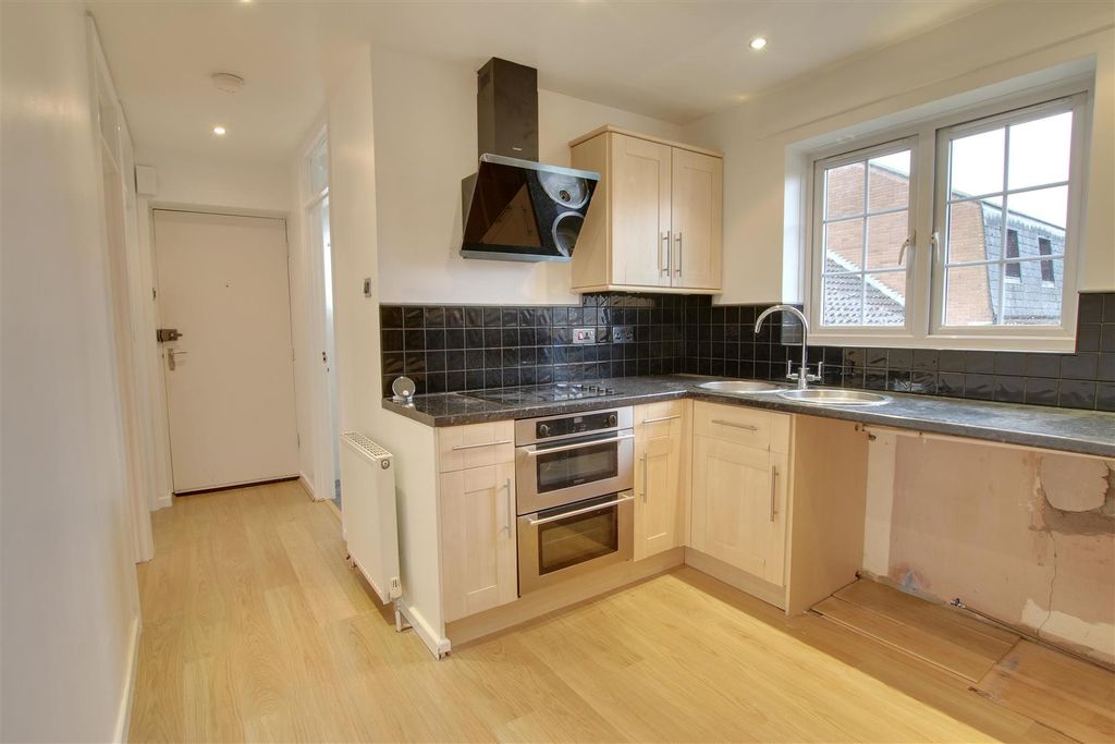 Property photo 3 of 11 Img_8008-Img_8010.Jpg