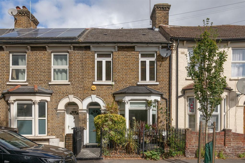 Property photo 1 of 30 Queens Road, E17