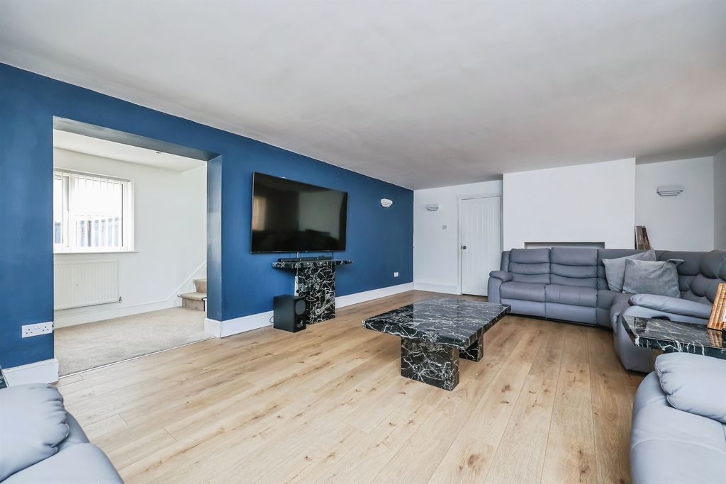 Property photo 3 of 32