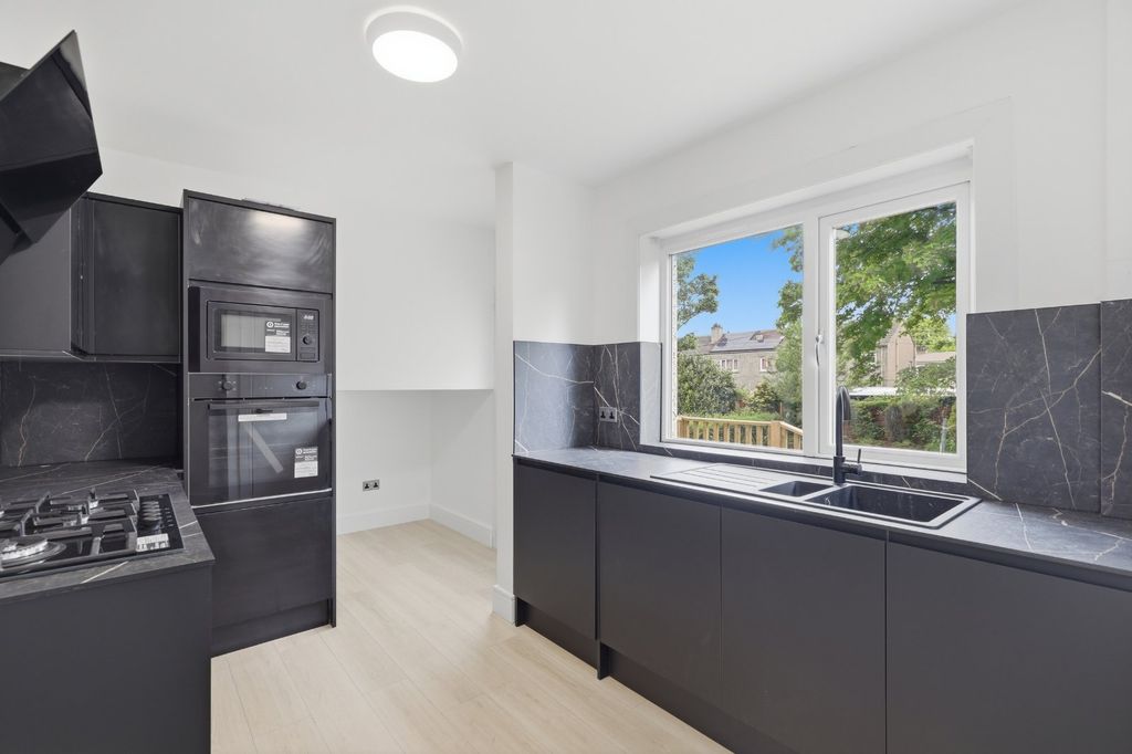 Additional image 4 of 3 bed flat for saleMuir Terrace, Paisley, Renfrewshire PA3