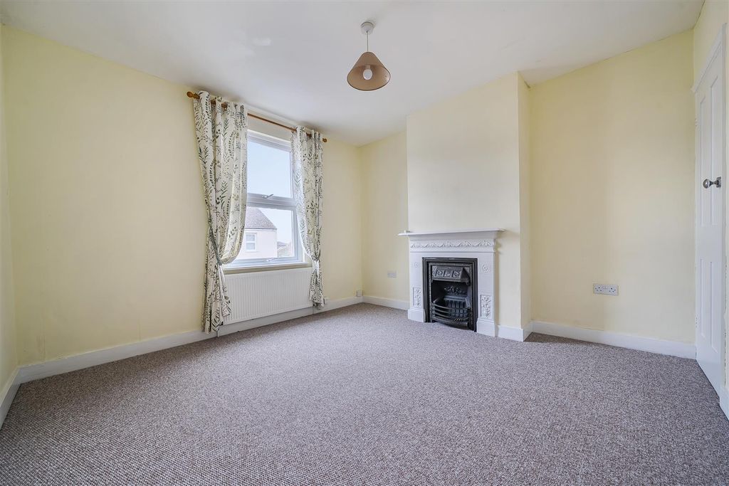 Property photo 2 of 20 1382038-6-69160B690Cb08.Jpg