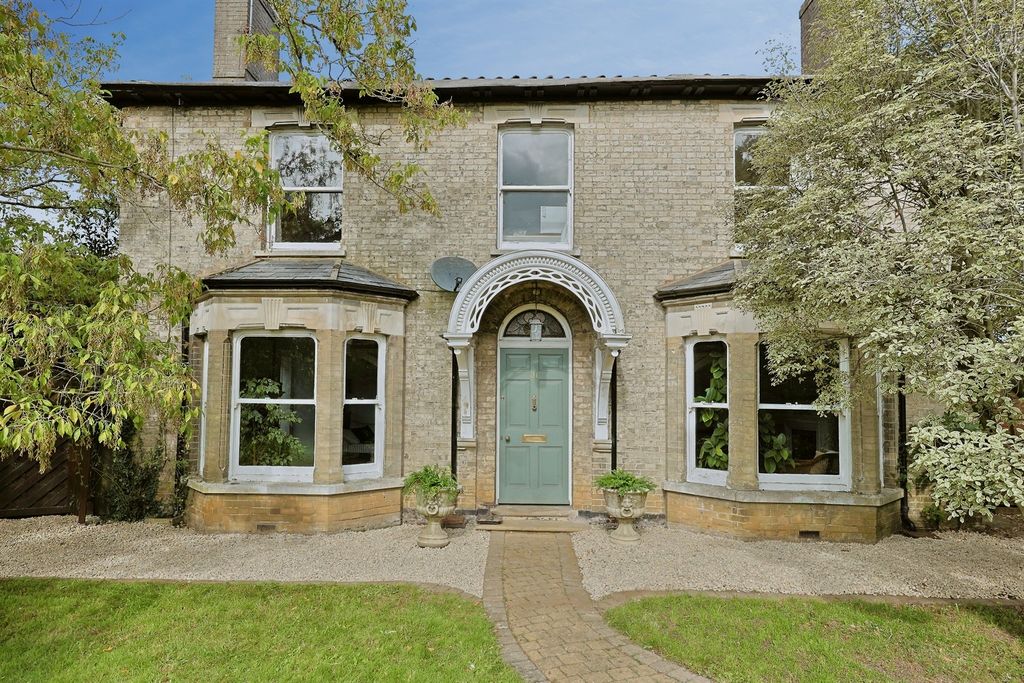 Property photo 1 of 26