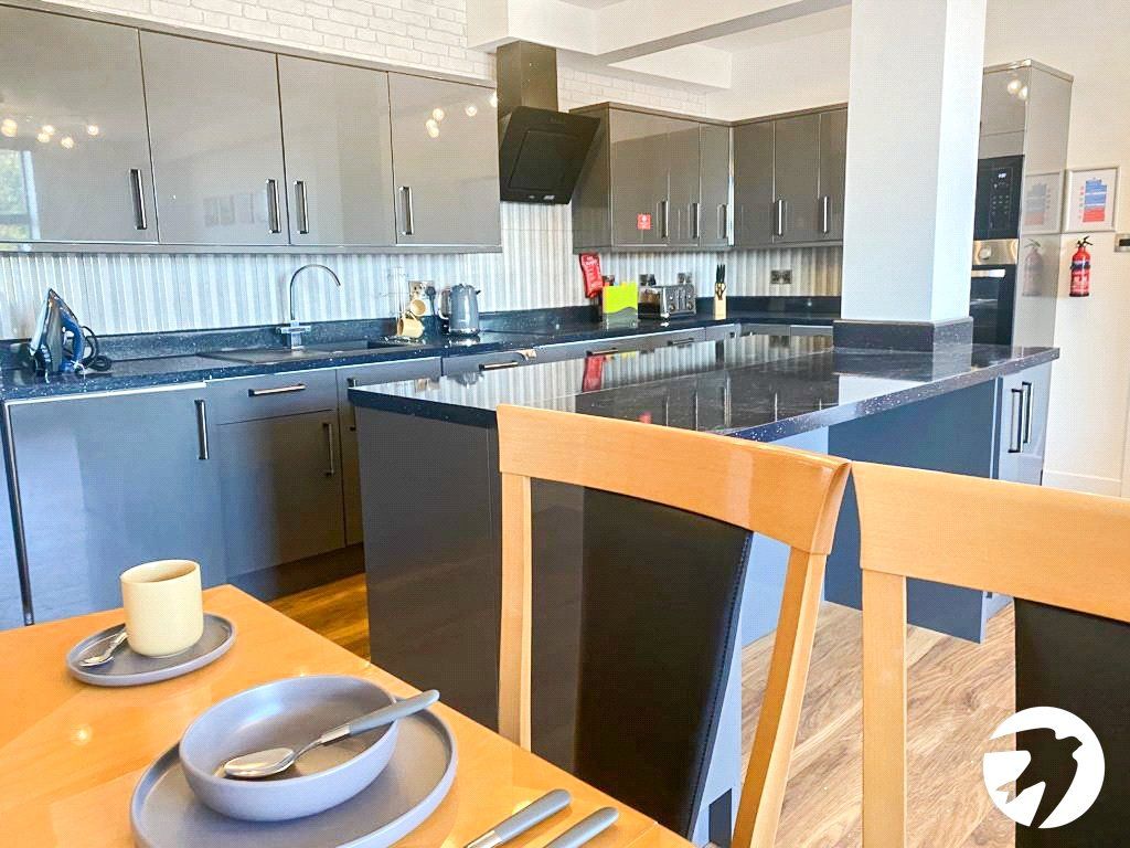 Property photo 2 of 7 Kitchen/Lounge