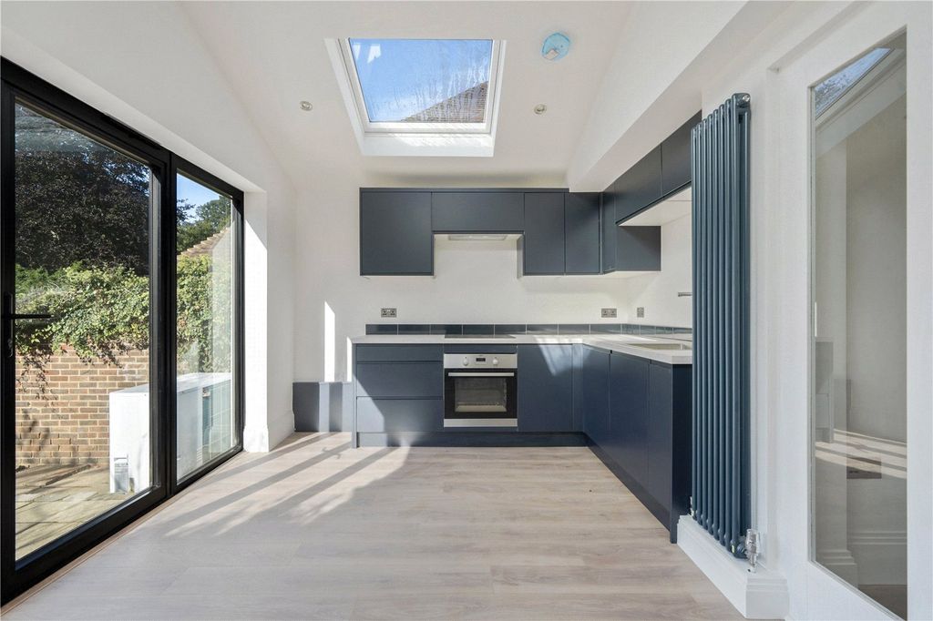 Property photo 3 of 18 Picture No. 11