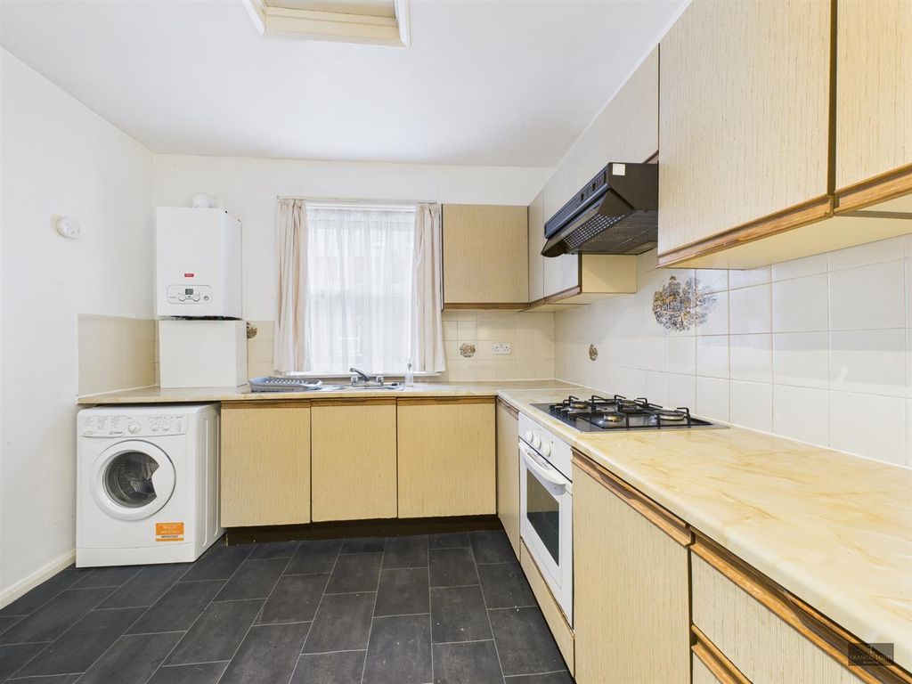 Property photo 3 of 8 Cam02887G0-Pr0517-Still009.Jpg