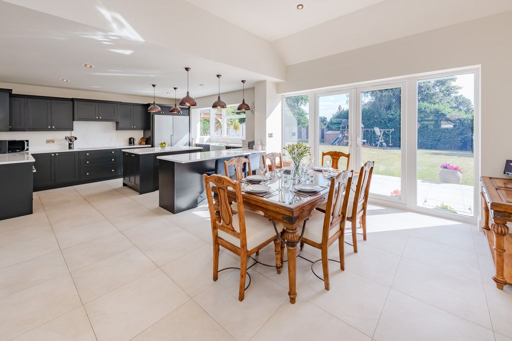 Property photo 2 of 23