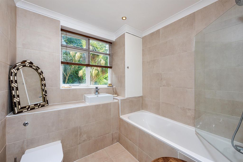 Property photo 2 of 9 Redcliffe Gardens 12 Rgf-3-2. Low Res.Jpg