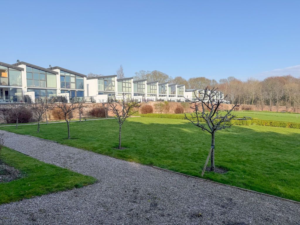 Property photo 2 of 19 Garden Outlook