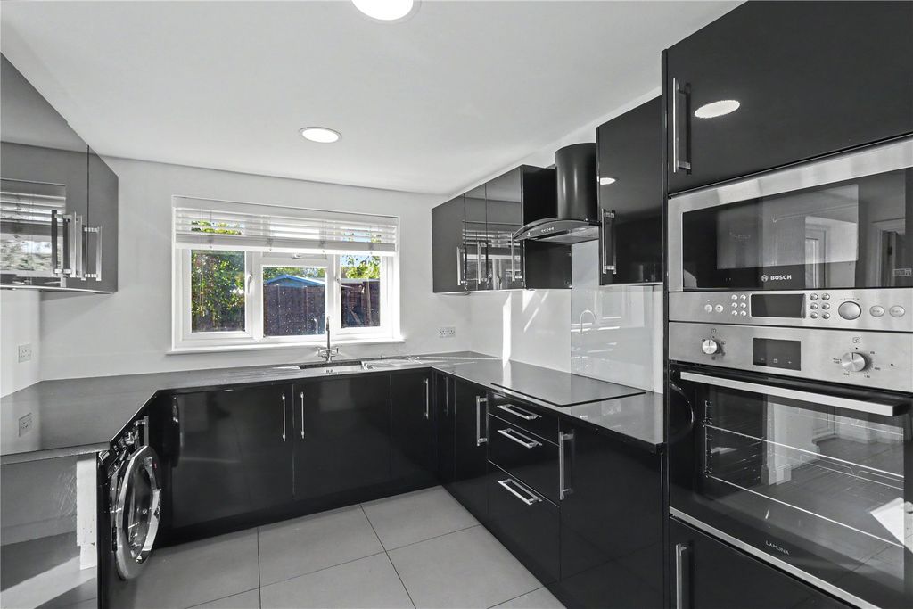 Property photo 3 of 17 Picture No. 02