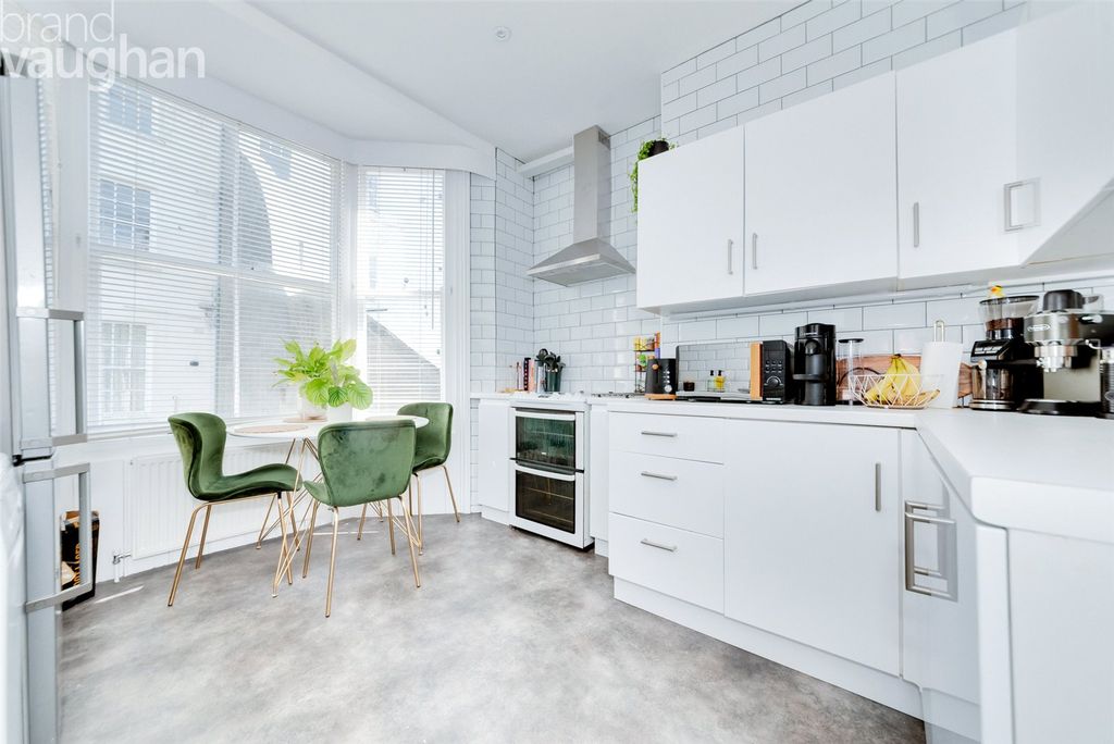 Property photo 1 of 8 Kitchen