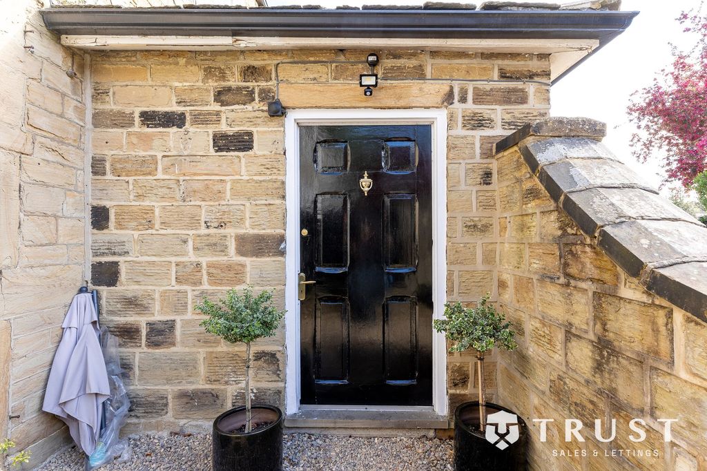 Property photo 2 of 39