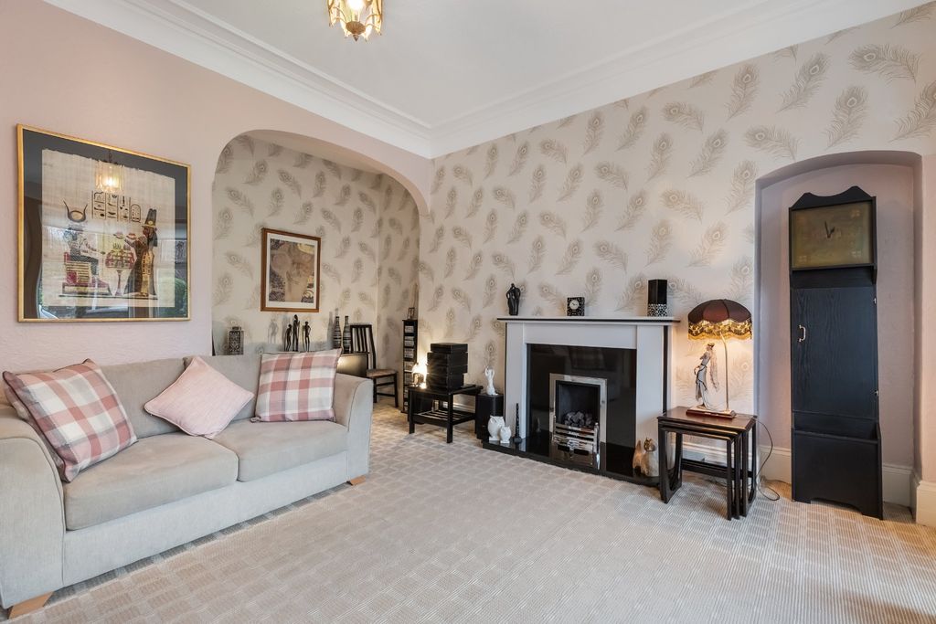 Property photo 3 of 33 Picture No. 25