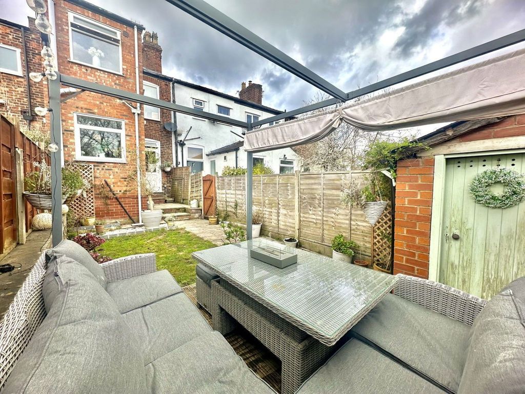 Property photo 2 of 17