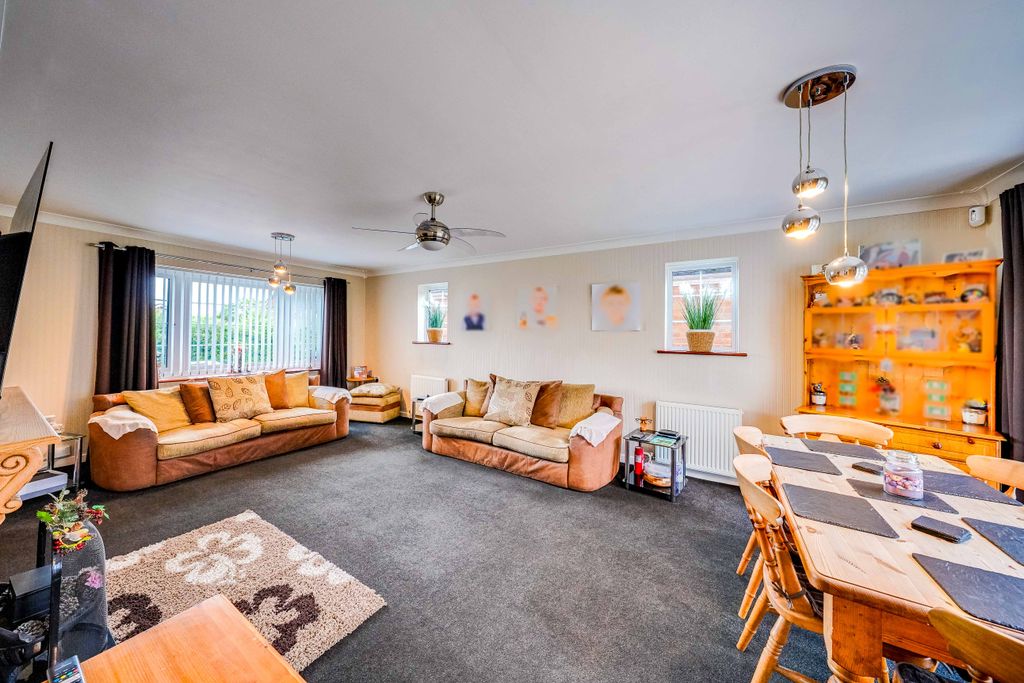 Property photo 1 of 44 136Cb2d8c32378F3B0c70A44B15112421375468A.Jpg