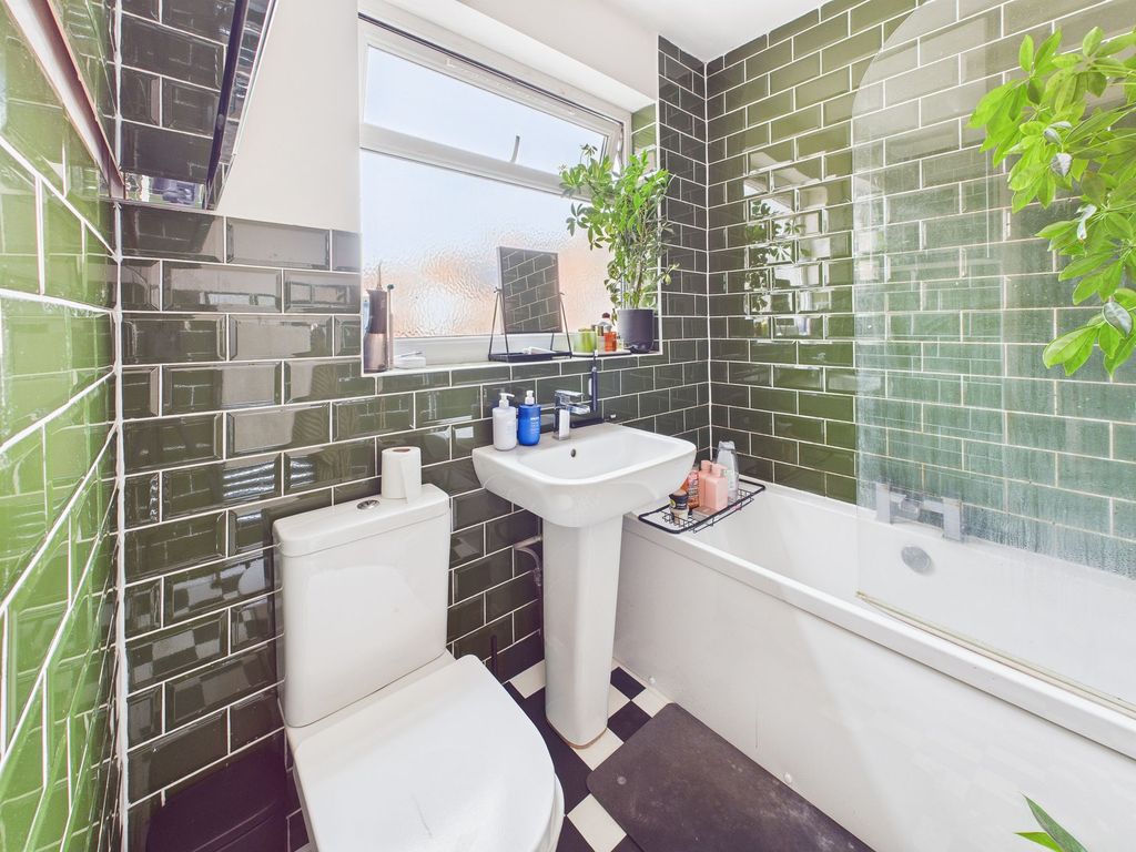 Property photo 3 of 12 Bathroom