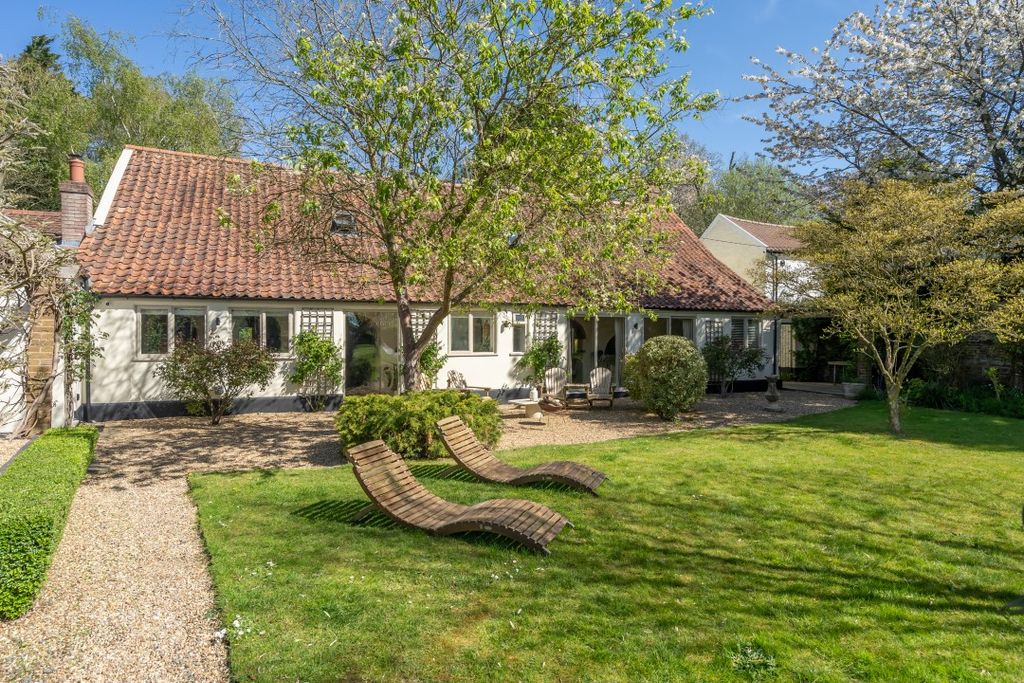 Property photo 2 of 32 Iq_00236