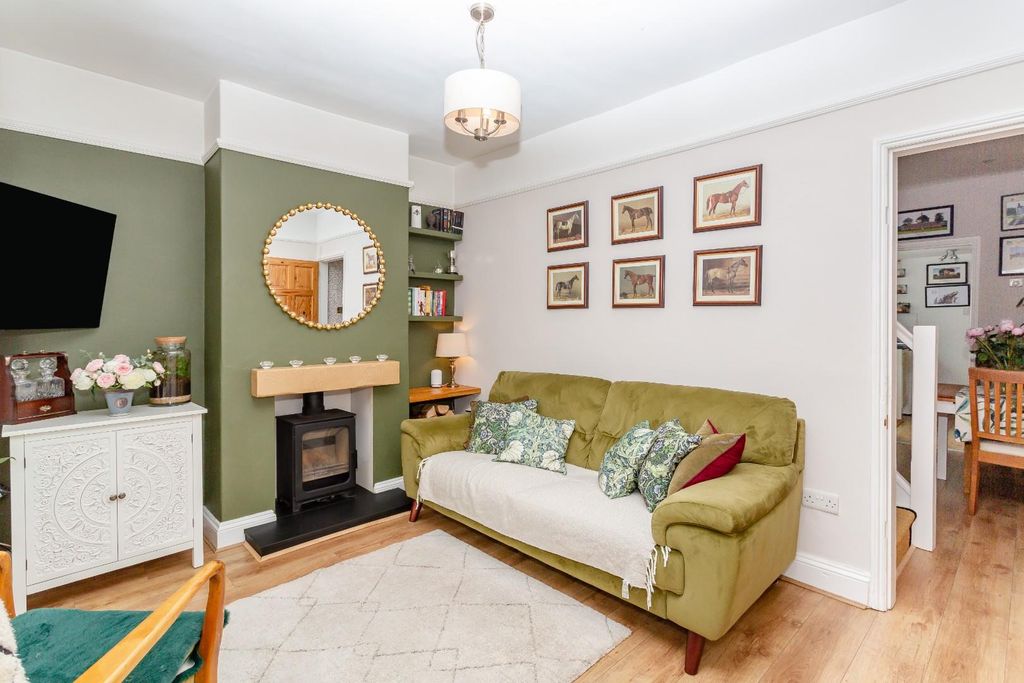 Property photo 3 of 20 8696613-Interior07.Jpg