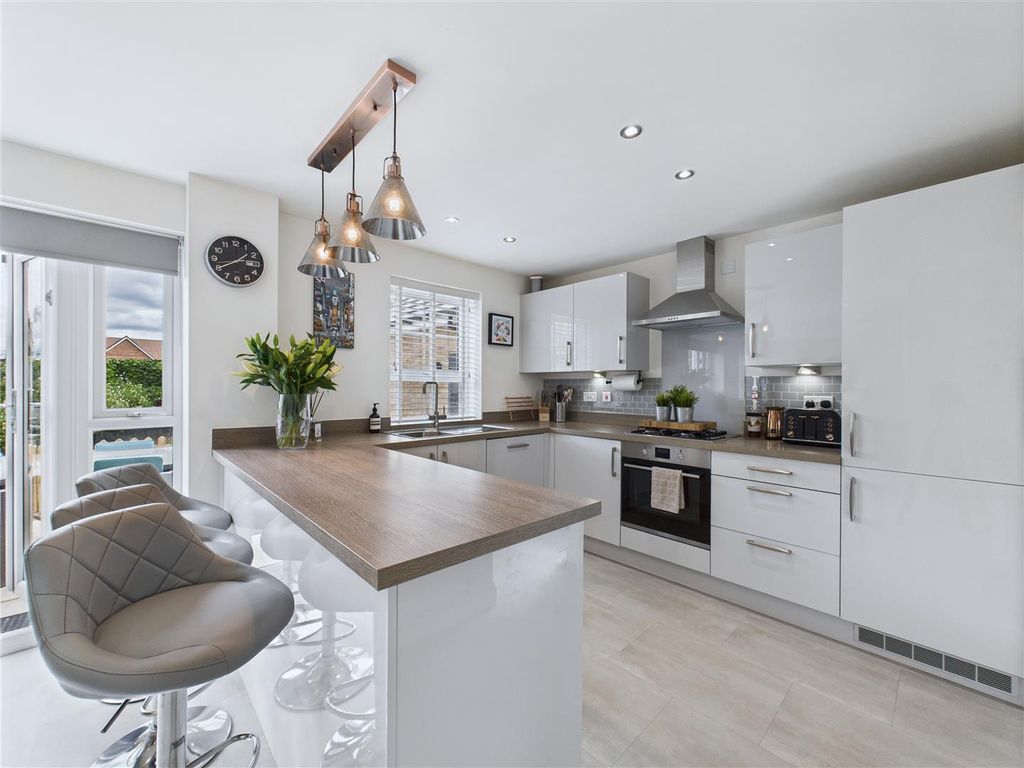 Property photo 2 of 25 Kitchen