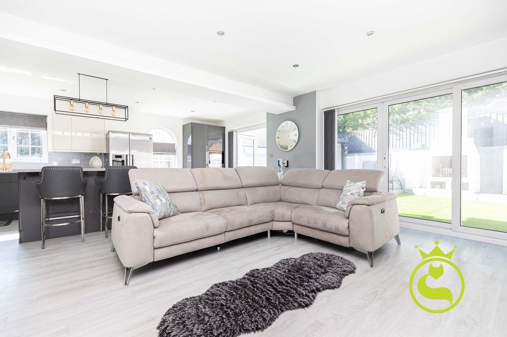 Property photo 2 of 20