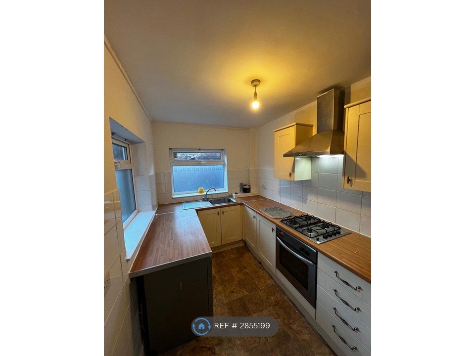 Property photo 2 of 11 Kitchen