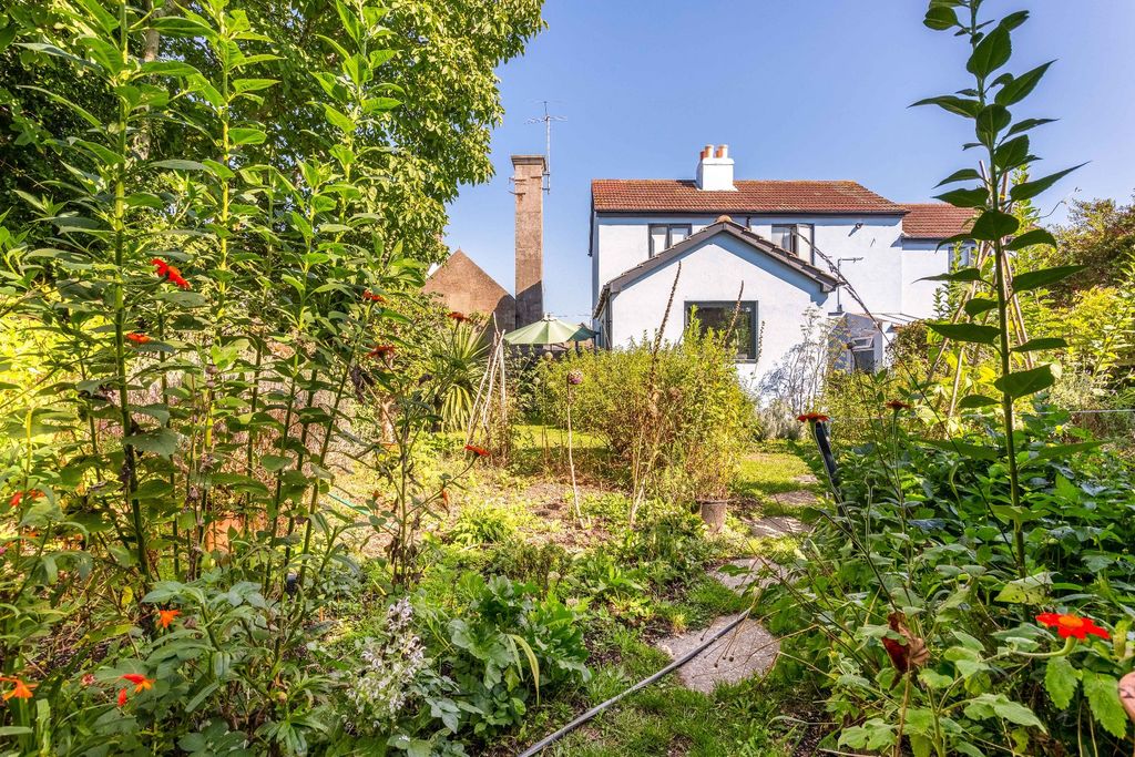 Property photo 3 of 35