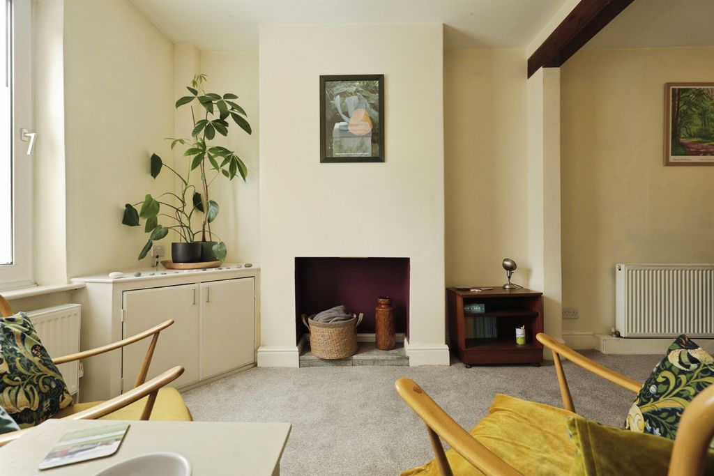 Property photo 2 of 17 Image