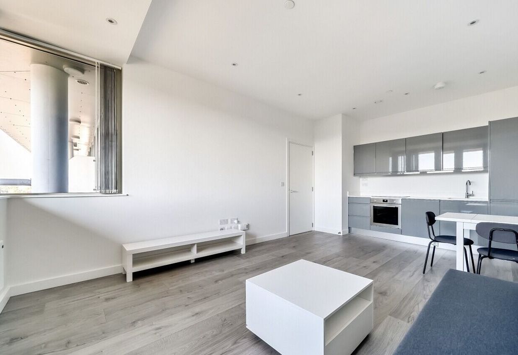 Property photo 2 of 16 E99169d1-Ca66-4870-9Ed0-Fe24F04Bbf6d