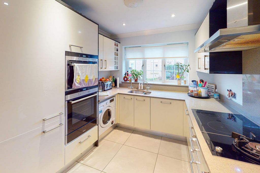 Property photo 3 of 9 Kitchen