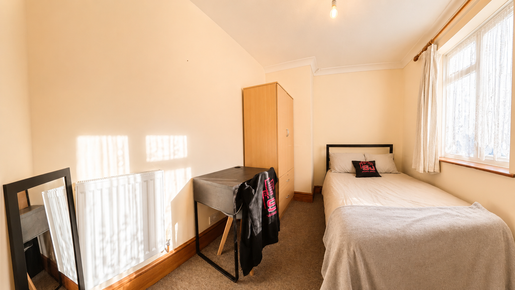 Property photo 3 of 11 Bed 3