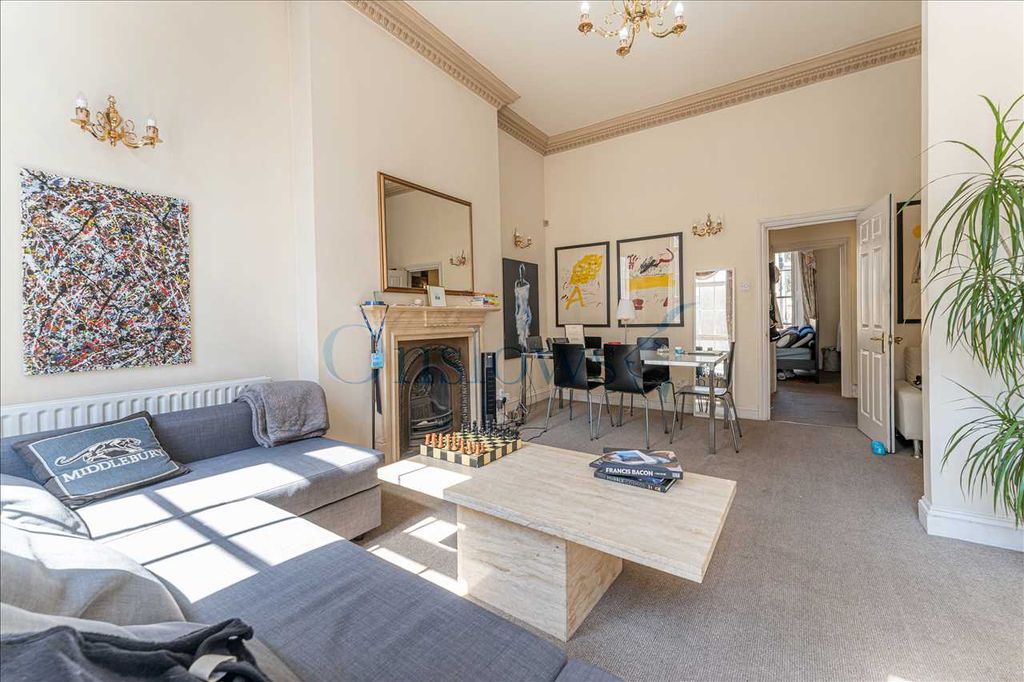 Property photo 3 of 12 Lounge
