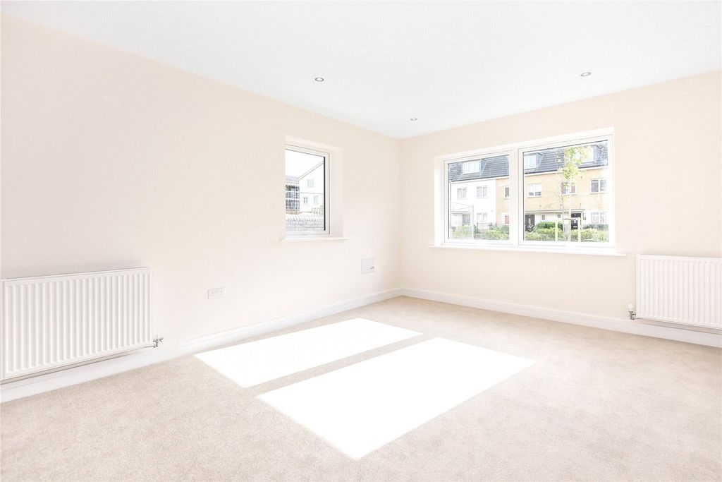 Property photo 3 of 6 Living Room