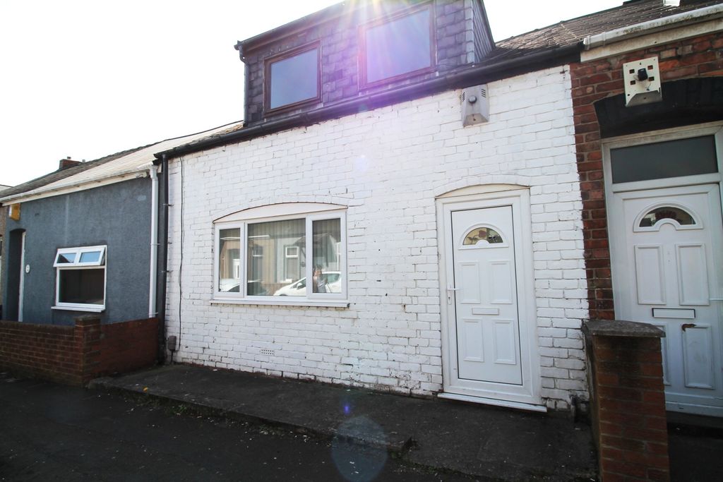 Property photo 1 of 7 External