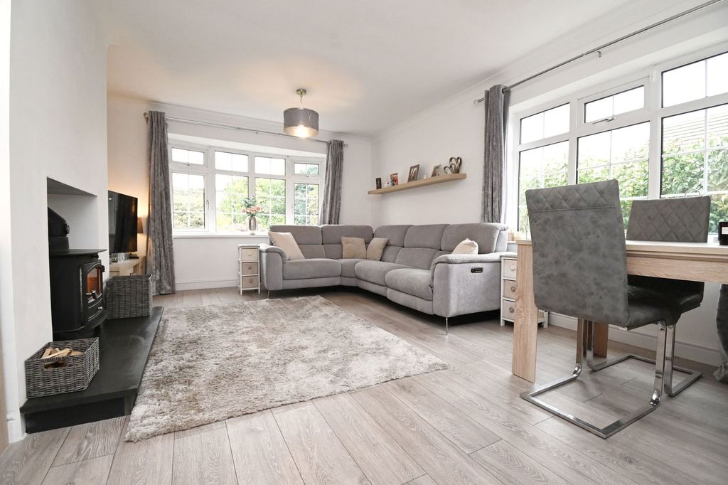 Property photo 2 of 25