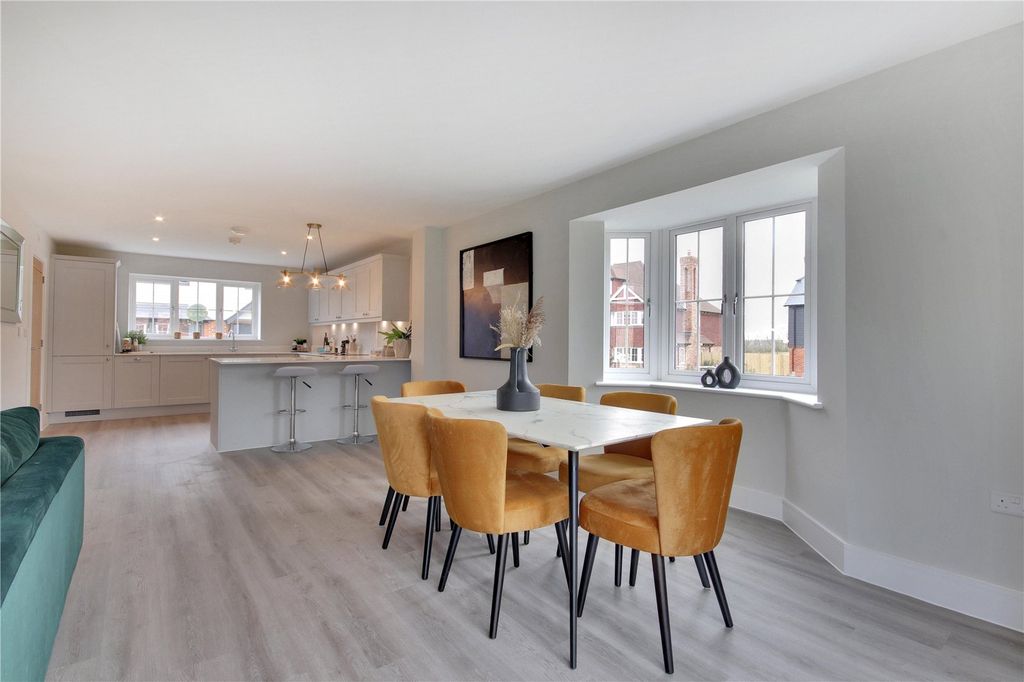 Property photo 2 of 12 Hever Dining