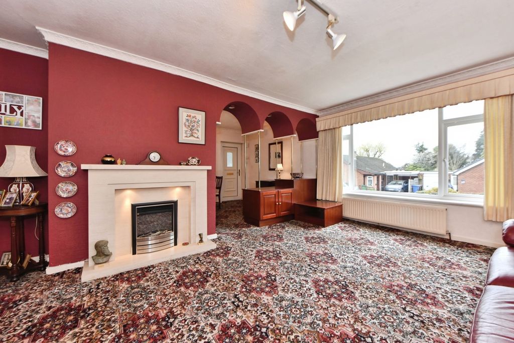 Property photo 3 of 12 Lounge