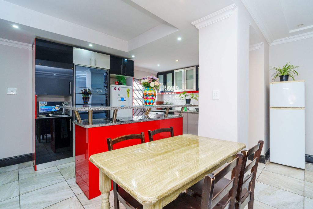 Property photo 1 of 26 Kw1742032
