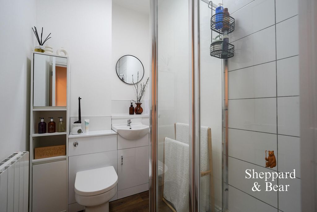 Property photo 3 of 16 Bathroom