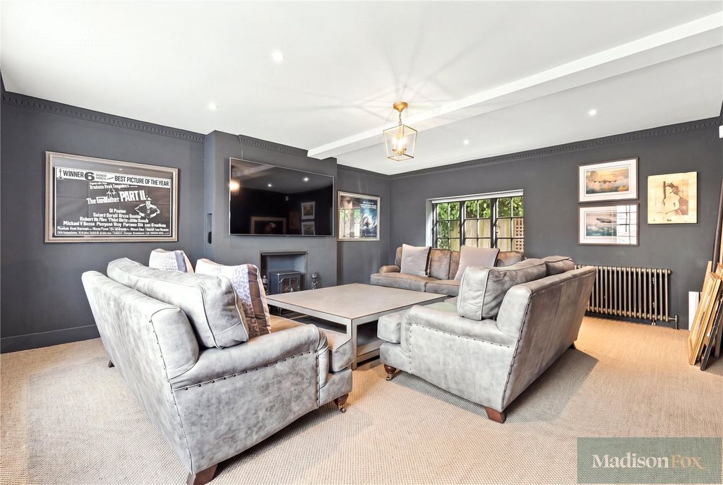 Property photo 2 of 31 Picture No. 32