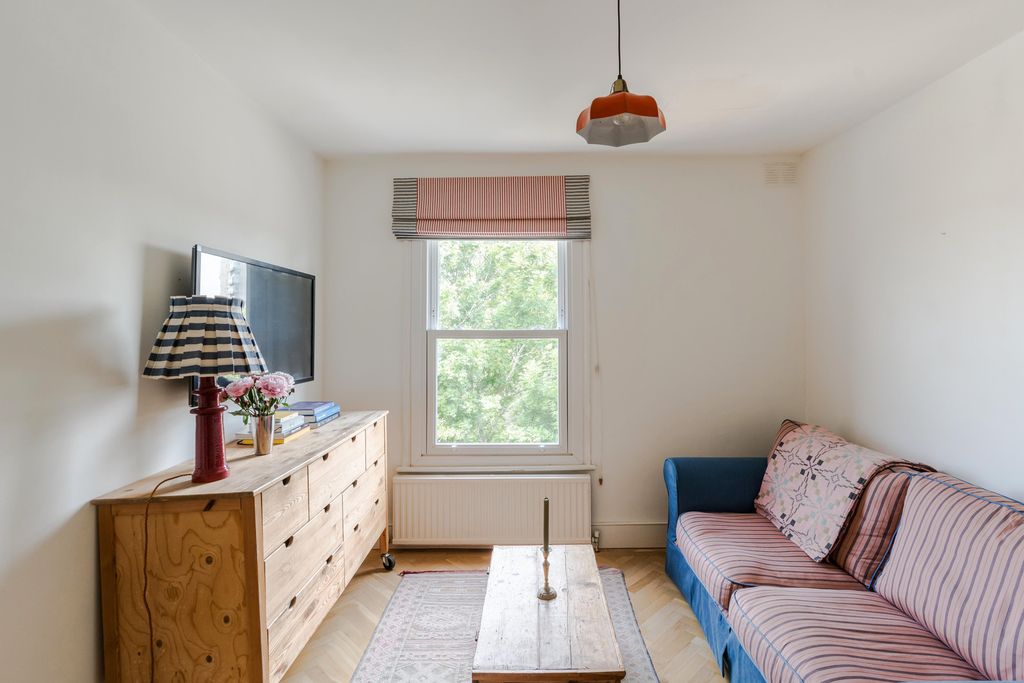 Property photo 1 of 20 348647 - 4, 151 Gipsy Road-15.Jpeg